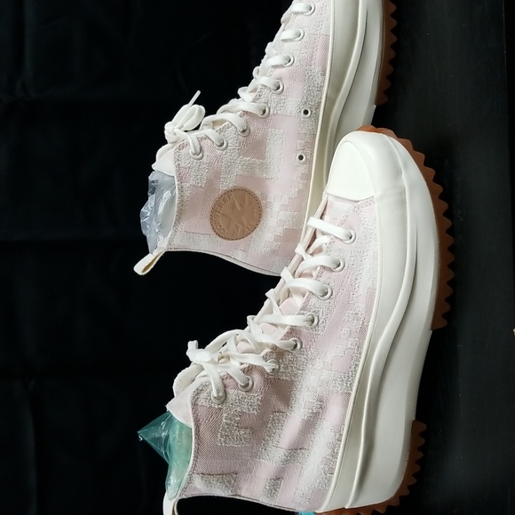 New Pink Converse Ladies 12 - Picture 2 of 10